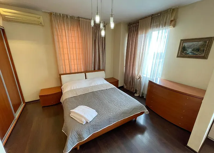 Ekaterininskaya 90-53 Apartment *