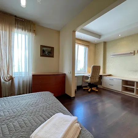 Ekaterininskaya 90-53 * Odessa