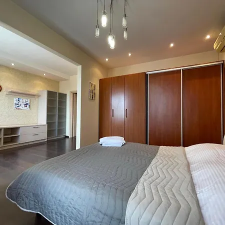 Ekaterininskaya 90-53 Apartamento