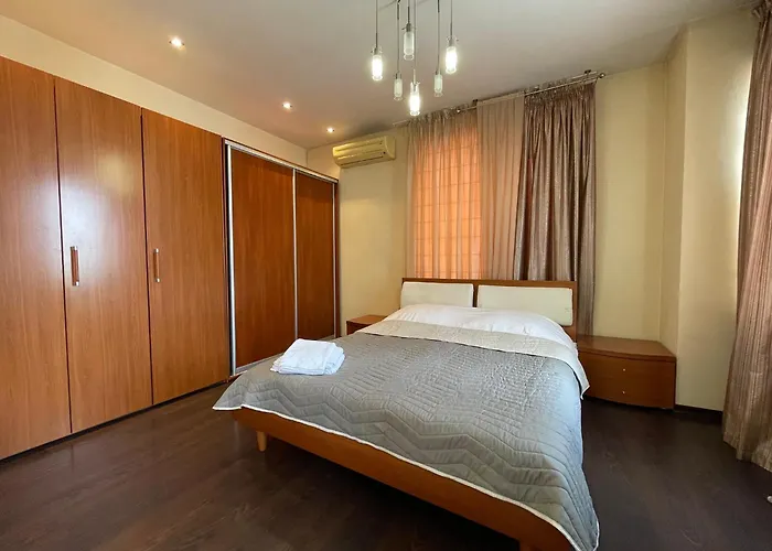 Ekaterininskaya 90-53 Apartamento *